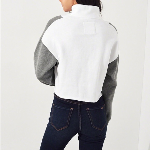 NEW HOLLISTER SWEATER - Picture 2 of 5